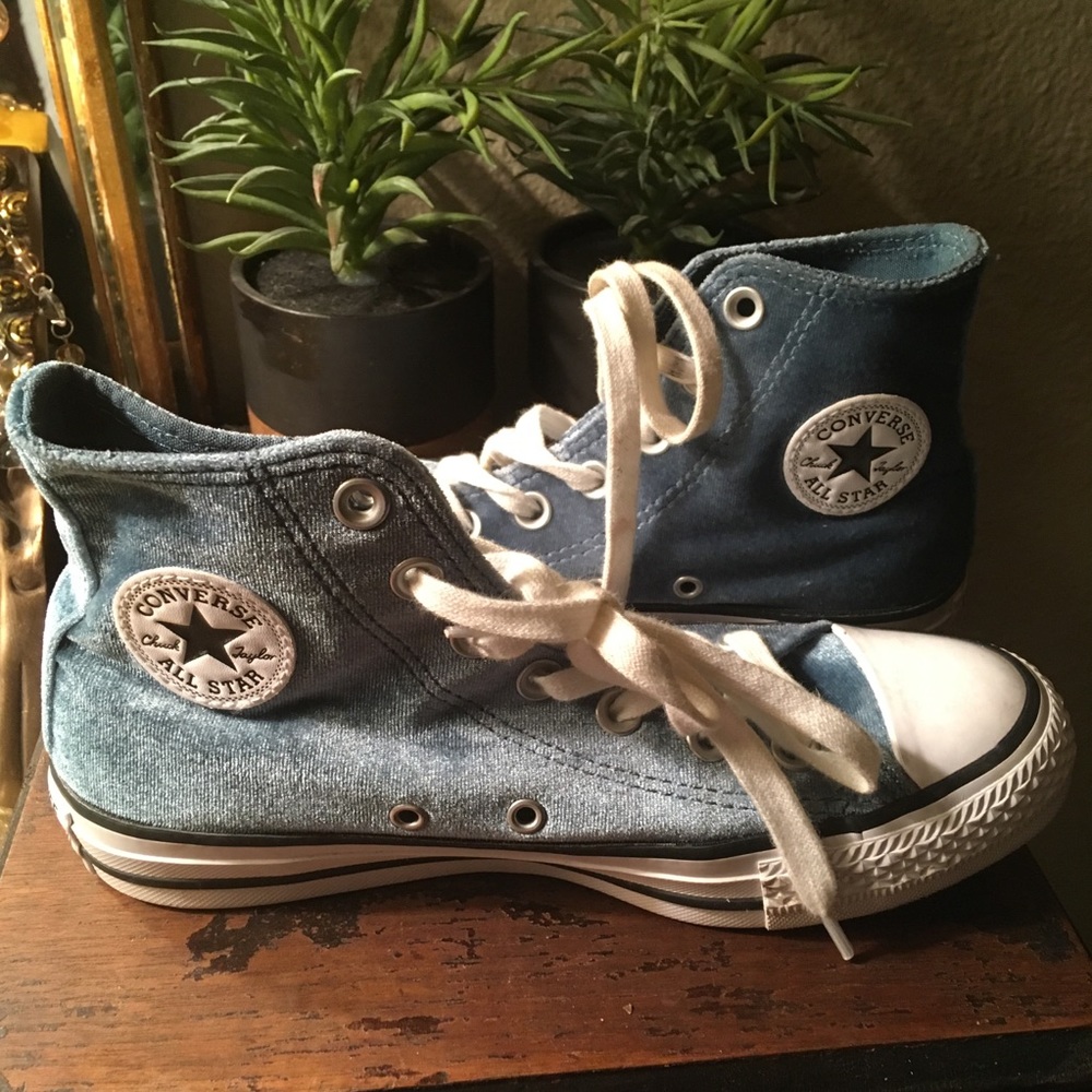 Converse Size 6 - image 1